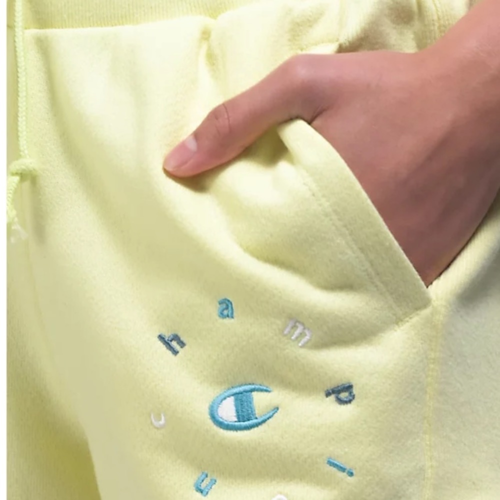 NWOT $69 Champion Reverse Weave Logo sweatshorts sz XL UO - Picture 3 of 4